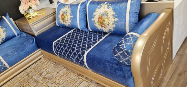 Tissu Bleu Royal Brodé - Style Classique et Élégant – Image 7