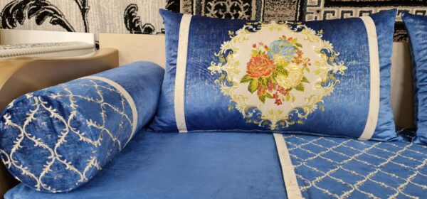 Tissu Bleu Royal Brodé - Style Classique et Élégant – Image 9
