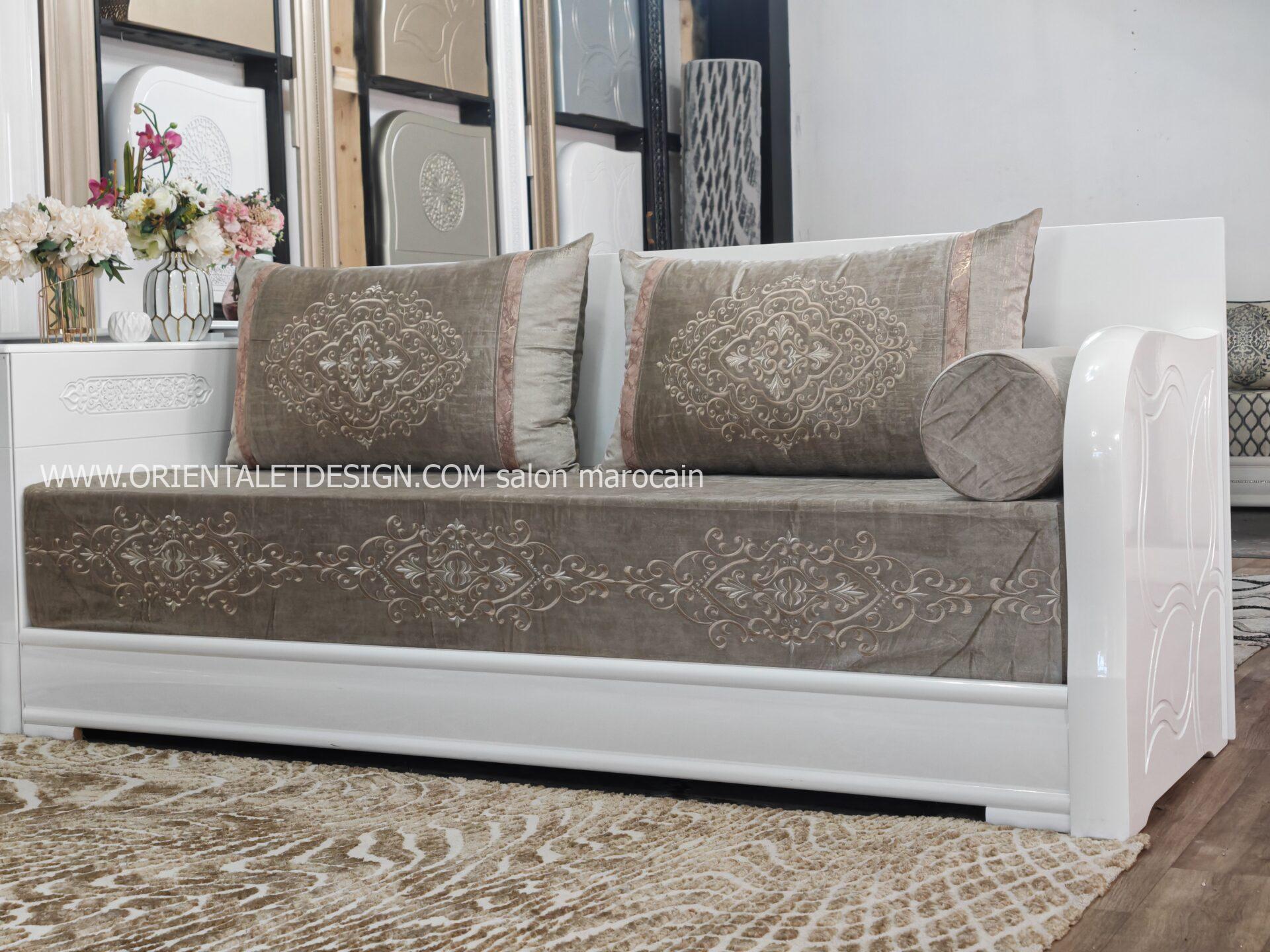 Tissu salon marocain Velours Taupe Brodé - Élégance et Sobriété