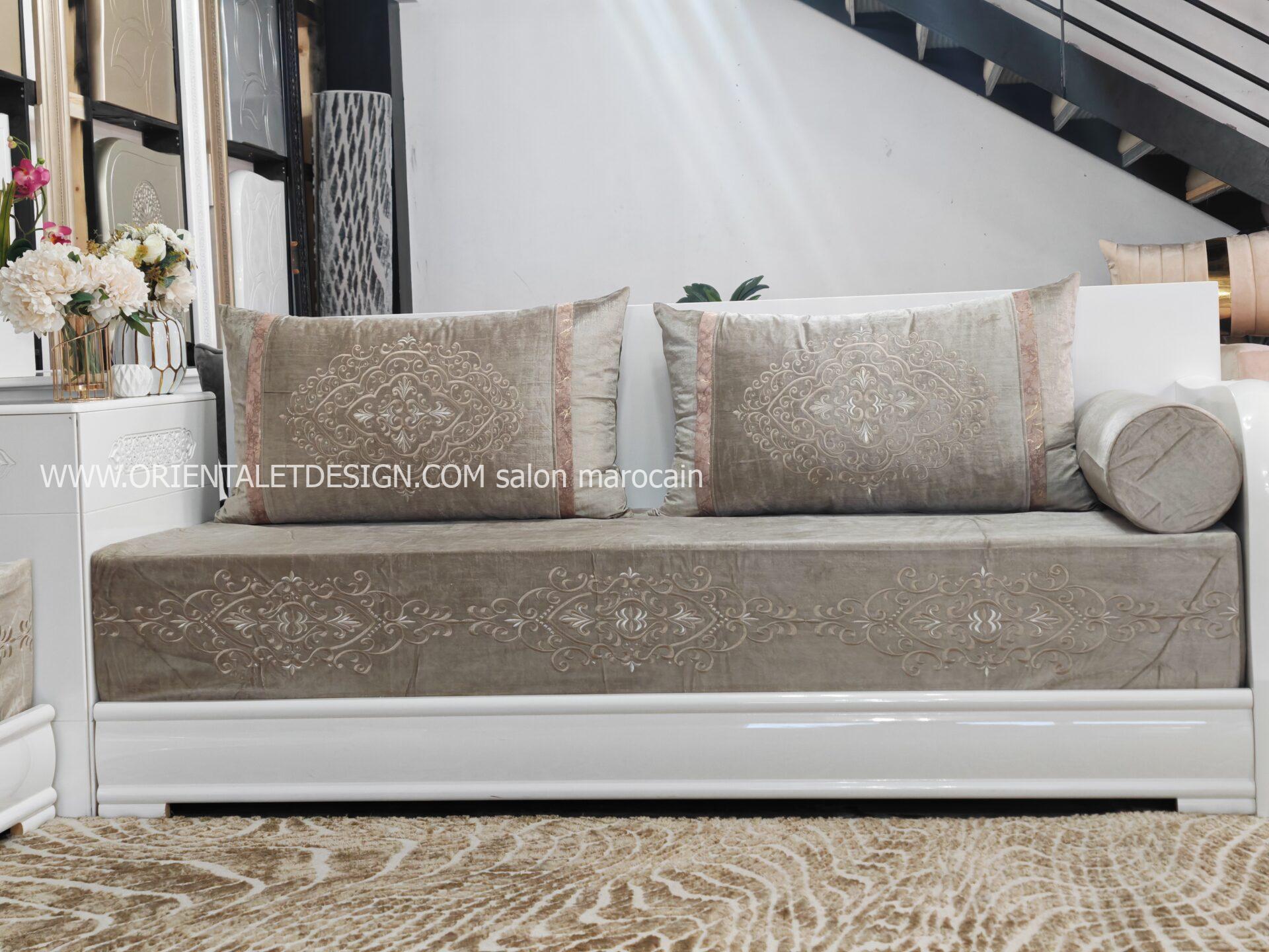 Tissu salon marocain Velours Taupe Brodé - Élégance et Sobriété – Image 3