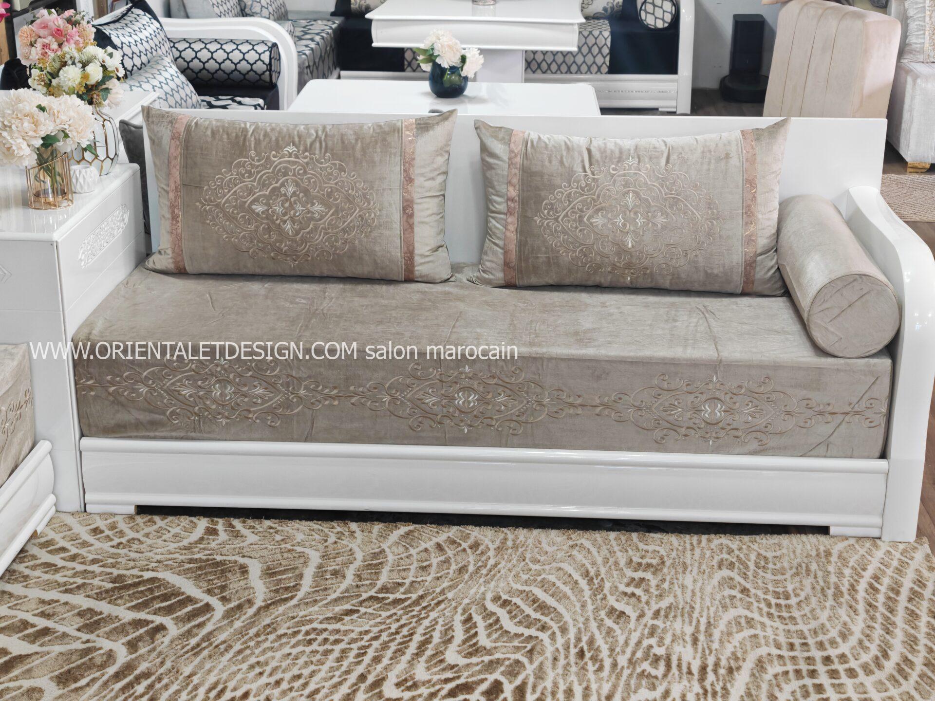 Tissu salon marocain Velours Taupe Brodé - Élégance et Sobriété – Image 4