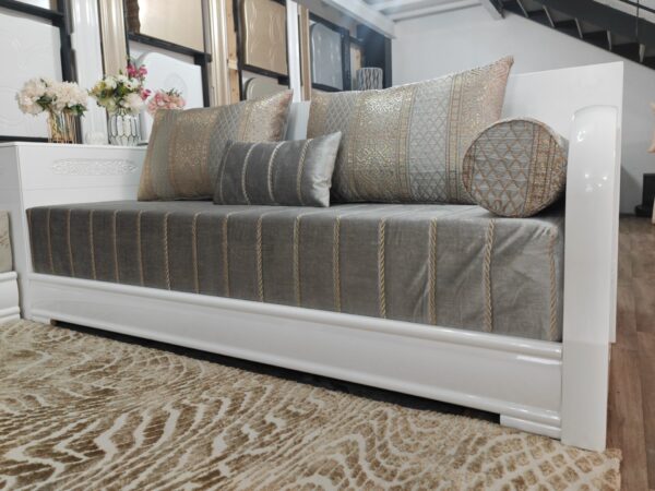Tissu Brocart Matelassé Gris et Doré - Élégance et Luxe Intemporel – Image 3