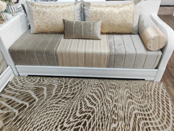 Tissu Brocart Matelassé Doré - Élégance Royale et Raffinement – Image 4