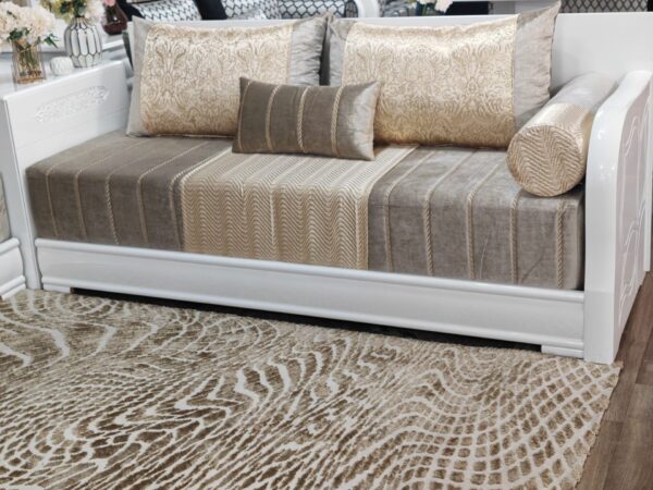 Tissu Brocart Matelassé Doré - Élégance Royale et Raffinement – Image 7