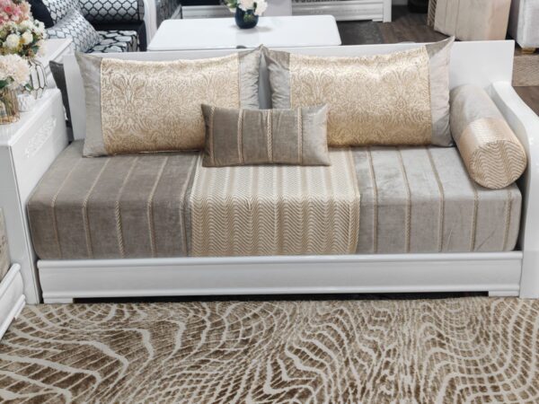 Tissu Brocart Matelassé Doré - Élégance Royale et Raffinement – Image 5