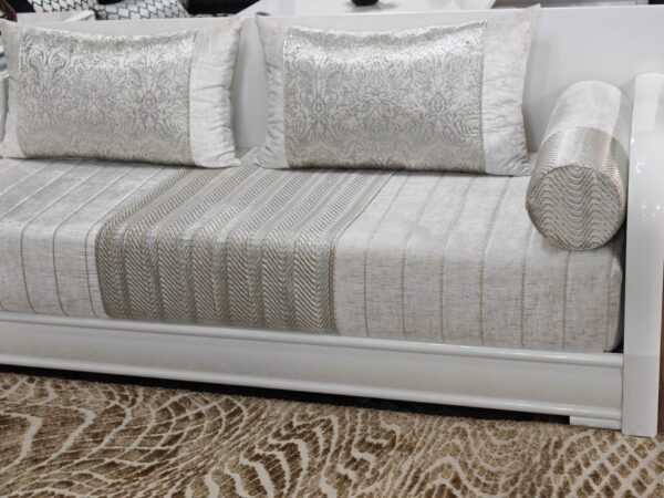 Tissu Brocart Matelassé Argenté - Élégance Luxe et Raffinement – Image 2