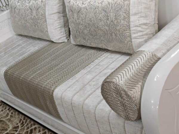 Tissu Brocart Matelassé Argenté - Élégance Luxe et Raffinement – Image 4