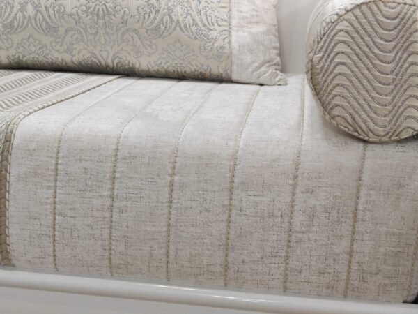 Tissu Brocart Matelassé Argenté - Élégance Luxe et Raffinement – Image 7