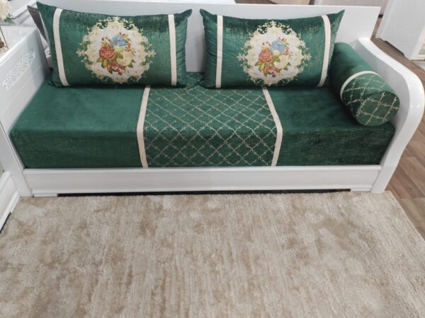 Tissu Vert Royal Brodé - Style Classique et Élégant – Image 3